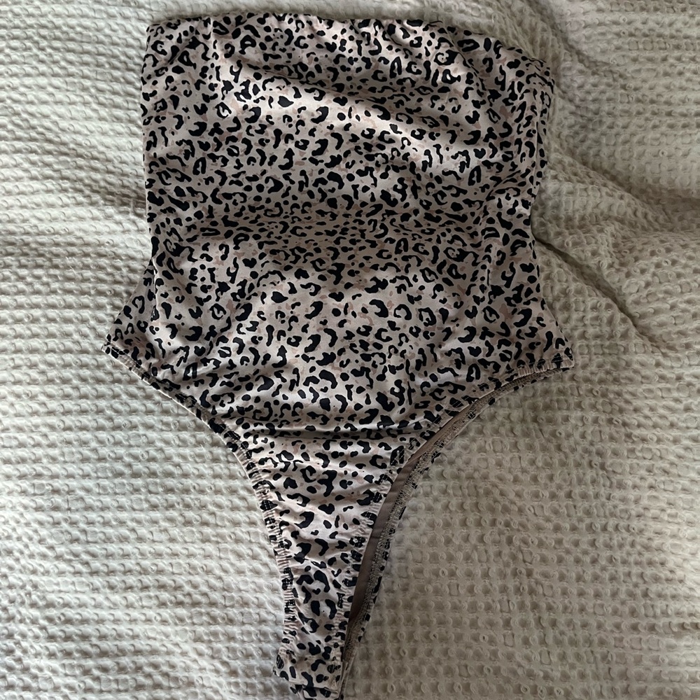 Princess Polly Strapless Leopard Print Bodysuit – Size US 4